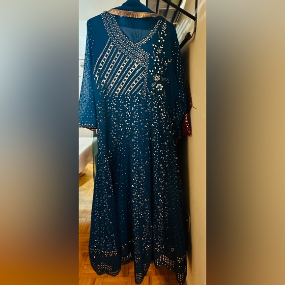 Pakistani dresses long dresses Anarkali style - Picture 2 of 5
